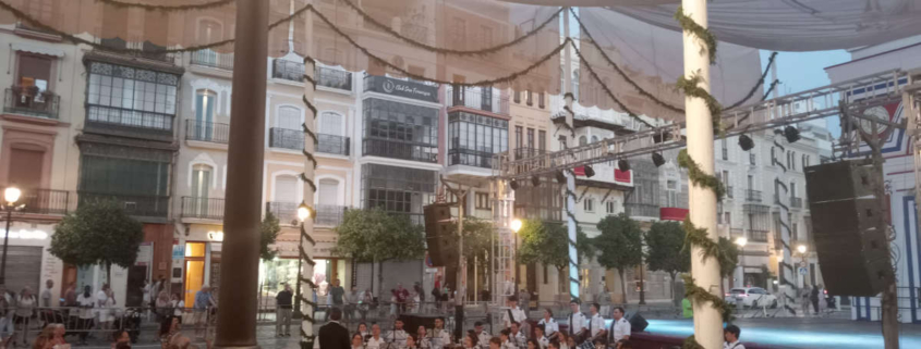 Actuación en la Plaza de San Francisco sin escenario accesible de la Banda de Música Liceo de Sevilla