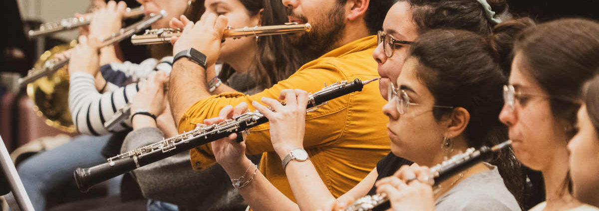 CaixaBank, la FSMCV y el IVC convocan las becas del curso 2025-2026 para el alumnado de escuelas de música con una dotación de 255.000 euros