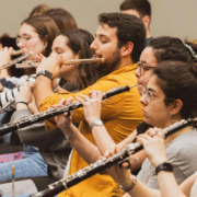 CaixaBank, la FSMCV y el IVC convocan las becas del curso 2025-2026 para el alumnado de escuelas de música con una dotación de 255.000 euros