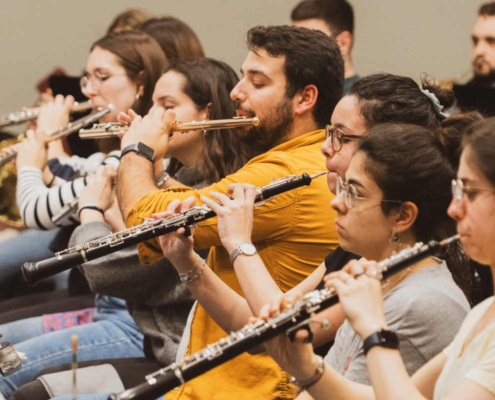 CaixaBank, la FSMCV y el IVC convocan las becas del curso 2025-2026 para el alumnado de escuelas de música con una dotación de 255.000 euros