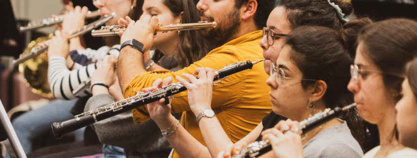 CaixaBank, la FSMCV y el IVC convocan las becas del curso 2025-2026 para el alumnado de escuelas de música con una dotación de 255.000 euros